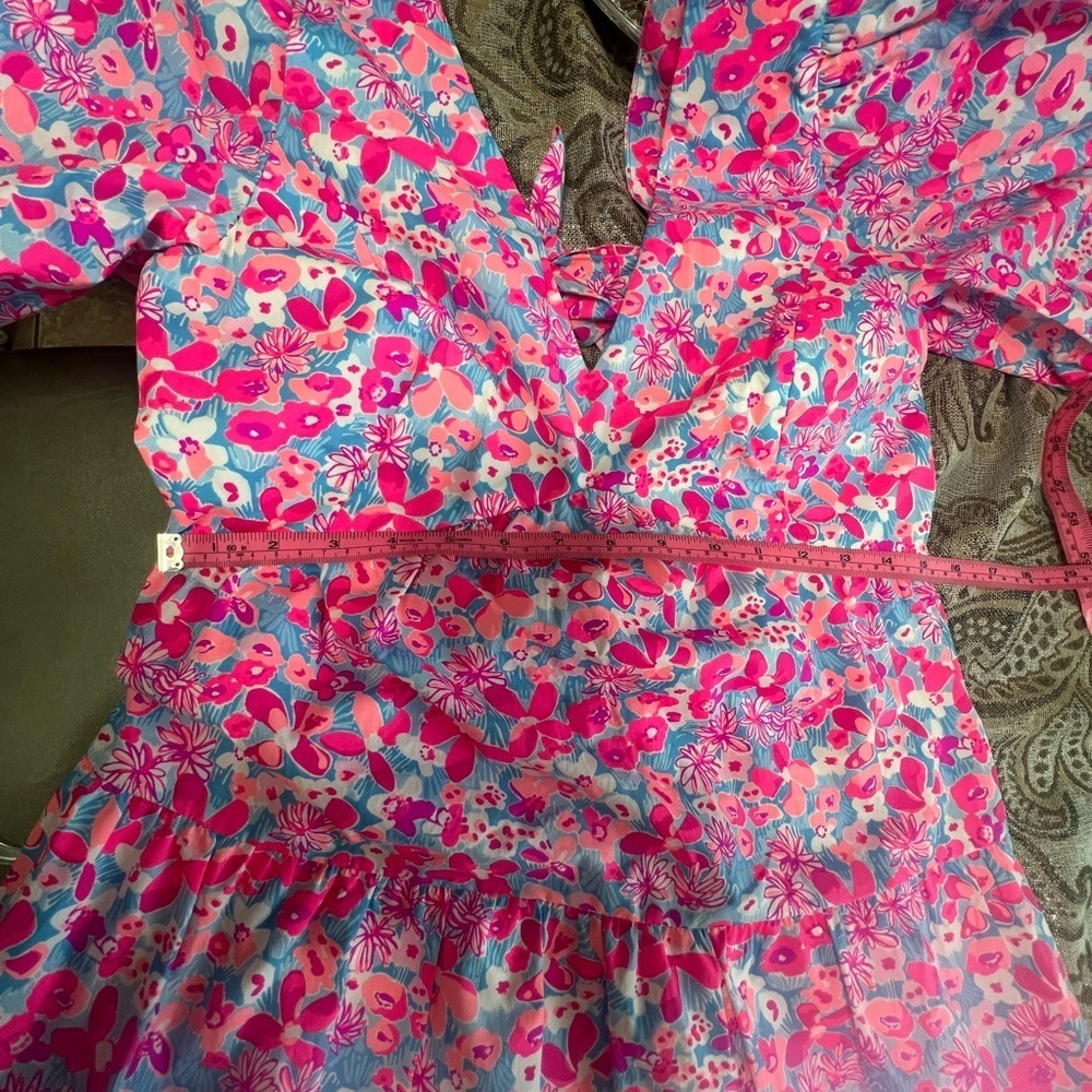 Lilly Pulitzer Vibrant Pink Floral Midi Dress
Caja 4 - Picture 3 of 7